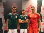 Los seleccionados mexicanos posaron para las cámaras con el uniforme que utilizaran en Rusia 2018.