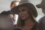 Paris Hilton llegó a México este domingo para promocionar su marca de zapatos.