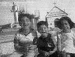 12112017 En Parras, Coahuila, Sandra Luz, María, Horacio, Ernesto Luján, Miguel y Guille, en 1975.