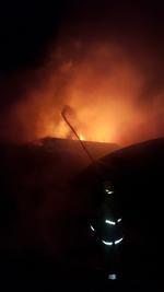 Fue alrededor de las 5:00 horas de este martes que a la línea de emergencias 911 se pidió auxilio reportando el incendio en una maquiladora localizada en la segunda etapa del Parque Industrial en calle Guanaceví 433, esquina con calle Piedras Negras.
