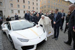 El lujoso vehículo italiano será subastado para obras benéficas.