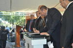 Durante el evento inaugural, se firmó el decreto del Plan de Exhumaciones del Estado por parte del gobernador Rubén Moreira, el fiscal general Gerardo Márquez y Silvia Ortiz.