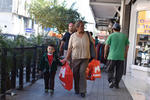 En el Centro de la ciudad de Torreón también se observaron algunos compradores.