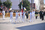Estudiantes de enfermería durante el desfile de la Revolución Mexicana.