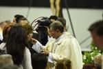 Al termino de la ceremonia, ya nombrado como el cuarto Obispo de la Diócesis de Torreón, el Monseñor Luis Martín Barraza dio su bendición a la feligresía.