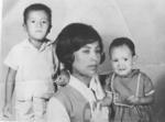 03122017 Sra. Mary Nicole Domínguez López con sus hijos, Martín Castañeda Domínguez y Rosa Elena, en 1966 en Fco. I.
Madero, Coahuila.