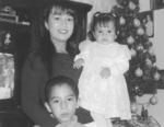 10122017 Liliana Soto Puentes acompañada de sus sobrinos, Jesús Alfredo
y Nailea Soto Gómez, hace varios años.