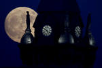 La súper luna sobre la Abadía de Whitby.