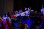 Grupos de niños, jóvenes y adultos plasmaron en el Teatro Ricardo Castro la esencia de la Navidad en los distintos estados de México a través de la danza, el teatro, la poesía y la música.