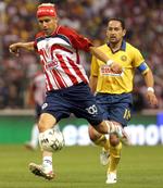 Muñoz se convirtió en un icono del América al ganar dos títulos de liga con los de Coapa, además que la afición azulcrema nunca va a olvidar el gol de cabeza que hizo en la final ante Cruz Azul. A pesar de ello, la directiva de América prefirió a Marchesín, mandando a Muñoz a Jaguares.