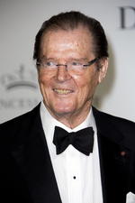 23 de mayo. Roger Moore |  Actor de cine británico mejor conocido por su famoso papal de “James Bond 077”. Murió a los 89 años de edad.
