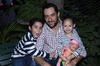 Ángel Morales con su familia
