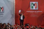 03 de diciembre. Registro | El exsecretario de Hacienda, José Antonio Meade, se registró oficialmente como precandidato del Partido Revolucionario Institucional (PRI) a la Presidencia de México.