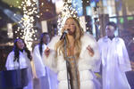 La cantante estadunidense Mariah Carey se presentó anoche durante la celebración de Año Nuevo en Time Square, después de su fallida actuación en diciembre de 2016.