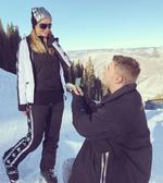 Chris le pidió matrimonio a Paris en sus vacaciones en Aspen, Colorado.