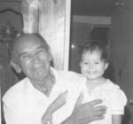 07012018 Sr. Enrique Soto Hernández (f) con su nieta, en 1984