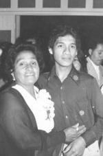 07012018 Sr. Enrique Soto Hernández (f) con su nieta, en 1984