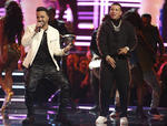 Luis Fonsi y Daddy Yankee pusieron a bailar al Madison Square Garden cuando interpretaron su megaéxito Despacito completamente en español en la ceremonia de los premios Grammy.