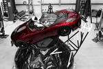 Una excentricidad le está dando más atractivo al proyecto: el director de SpaceX Elon Musk ha colocado a bordo su automóvil deportivo marca Tesla Roadster.