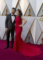 El actor mexicano Eugenio Derbez y su esposa Alessandra Rosaldo.