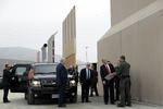 “Si no tenemos un sistema de muros, no vamos a tener un país”, dijo Trump.