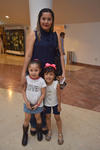 14032018 FELICES.  Danae Hernández con su hermana, Anya, en su fiesta de cumpleaños.