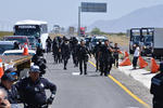 Elementos de Fuerza Coahuila acudieron al lugar de la manifestación para tomar medidas sobre la situación.