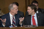 Senadores Jerry Moran y Ben Sasse  en el Comité Judicial de Washington, EU.