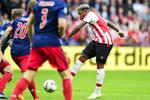 El mexicano Hirving “Chuky” Lozano se coronó este domingo en la Eredivisie de Holanda junto a su club PSV Eindhoven tras vencer de manera contundente 3-0 al conjunto de Ajax.