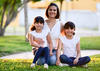 Karla con sus hijos Arturo y Lia