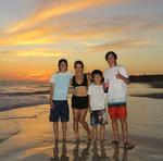 26042018 Marisol acompañada de sus hijos Rafa, Bernie y Diego, en Mazatlán,Sinaloa.