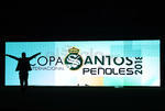 Antes del inicio de la ceremonia, jugadoras de Santos Laguna Femenil tuvieron la oportunidad de jugar un partido improvisado con botargas y súper héroes, comenzando a encender los ánimos, mientras los equipos tomaban sus lugares en las gradas.
