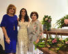 La futura esposa acompañada por Maria Teresa Murillo de Gonzalez y Maribel Ramos Buera