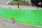 A su vez, el encargado de la Plaza Mayor, Roberto García, dijo que los trabajos se prepararon desde el pasado lunes y se comenzó a colocar la pintura hoy.