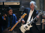 Robert Trujillo, bajista de Metallica y Jimmy Page tocando una Billy Morrison Signature Les Paul.