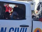 Unidades de Protección Civil de Mazatlán trasladaron al resto de los ocupantes del camión hasta una zona segura.