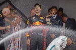 Vettel felicita a Ricciardo tras la carrera.