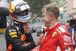 Vettel felicita a Ricciardo tras la carrera.
