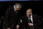 Florentino Pérez y Zinedine Zidane en la conferencia de este día en que el francés dimitía como técnico merengue.