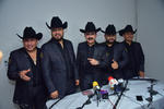 Tras muchos años de no cantar en La Laguna, Mario Quintero y sus compañeros aparecieron en el redondel antes de la una de la madrugada de este sábado.