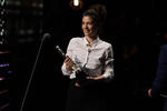 La actriz Karina Gidi recibió anoche el premio Ariel como mejor actriz.
