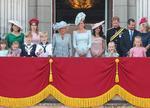 La reina Isabel II celebró oficialmente su cumpleaños número 92 con el tradicional desfile militar “Trooping the Colour”, en el que participaron más de mil 400 soldados y 200 caballos.