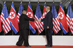 El presidente de Estados Unidos, Donald Trump, recorre las calles de Singapur para reunirse con Kim Jong-un
