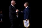 El presidente de la Federación de Rusia, Vladimir Putin junto al presidente de la FIFA, Gianni Infantino.