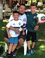 La familia Estrada disfrutó el partido del partido de México en monterrey.