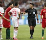 El árbitro del partido entre Portugal e Irán tuvo mucho trabajo con el VAR.