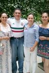 02072018 EN FAMILIA.  Miguel Gómez en compañía de sus hijas: Sandra, Jessica y Rocío.