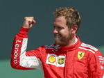 Sebastian Vettel cruza la línea de meta.