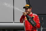 Kimi Raikkonen, coequipero de Vettel, cerró el podio.