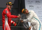 Daniel Ricciardo de Aston Martin se detiene en los pits durante la carrera-